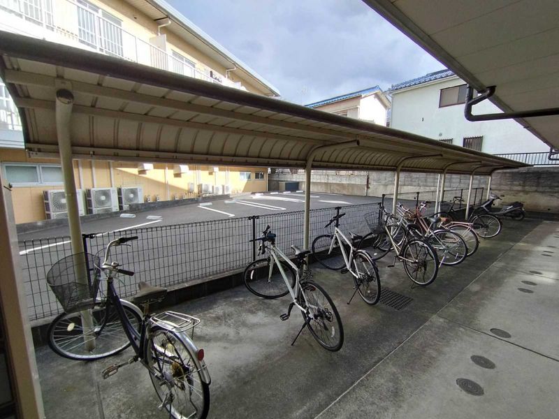 レオパレス歩 駐車場