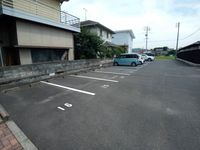 レオパレスアロハＡ 駐車場