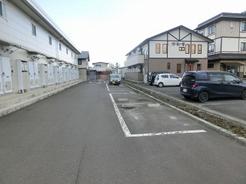 レオパレスコンフォール 駐車場