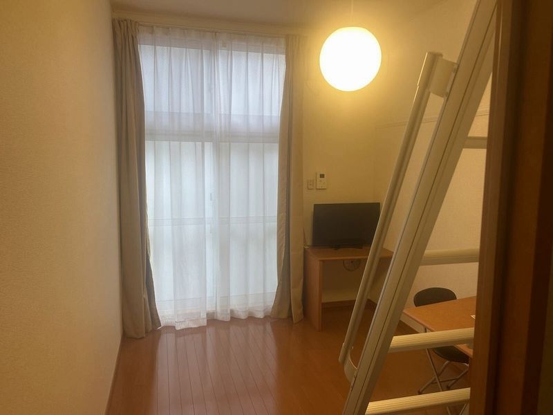 レオパレスラ　トゥサ 居間