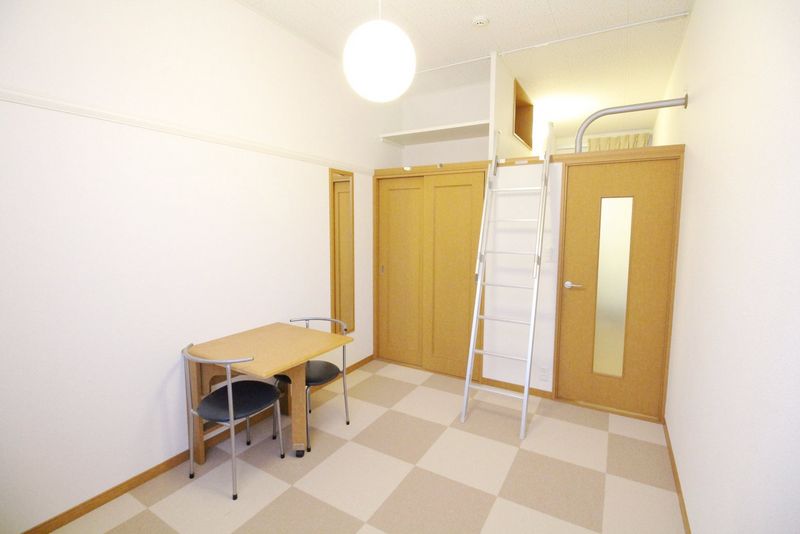 レオパレスビューテラスフジミ 居間
