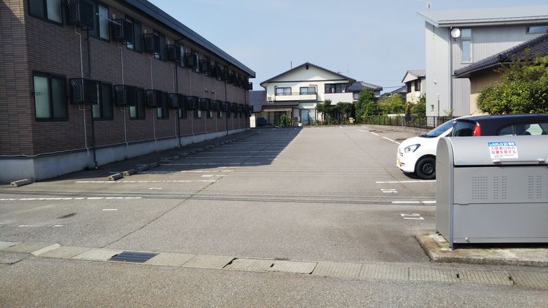 レオパレスグリーンヒル 駐車場