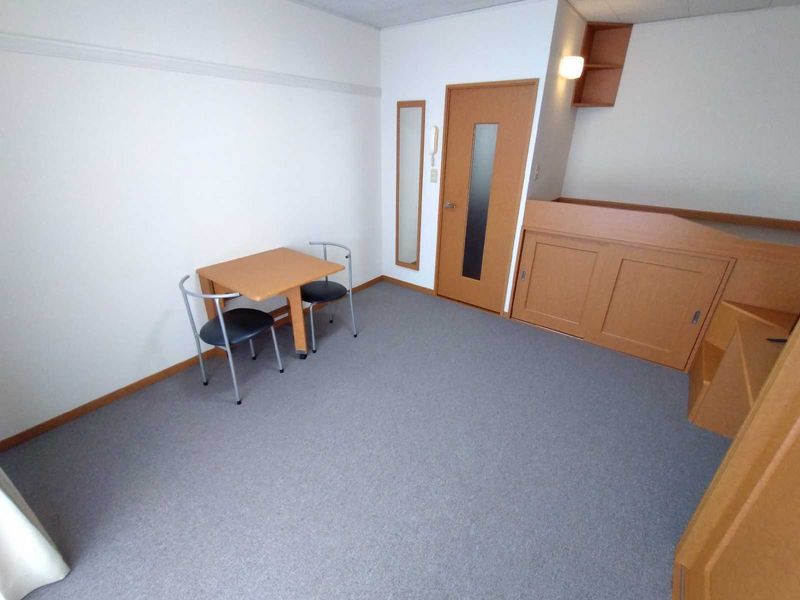 レオパレスラフィーネ 居間