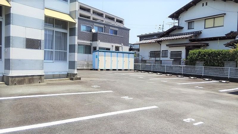 レオパレス刈原 駐車場