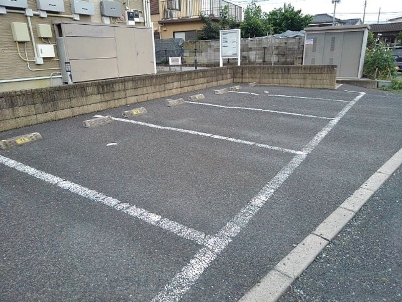 レオパレストレガッティ城山 駐車場