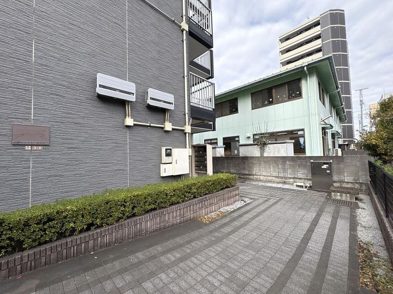 leopalace Precious SRK Entrance