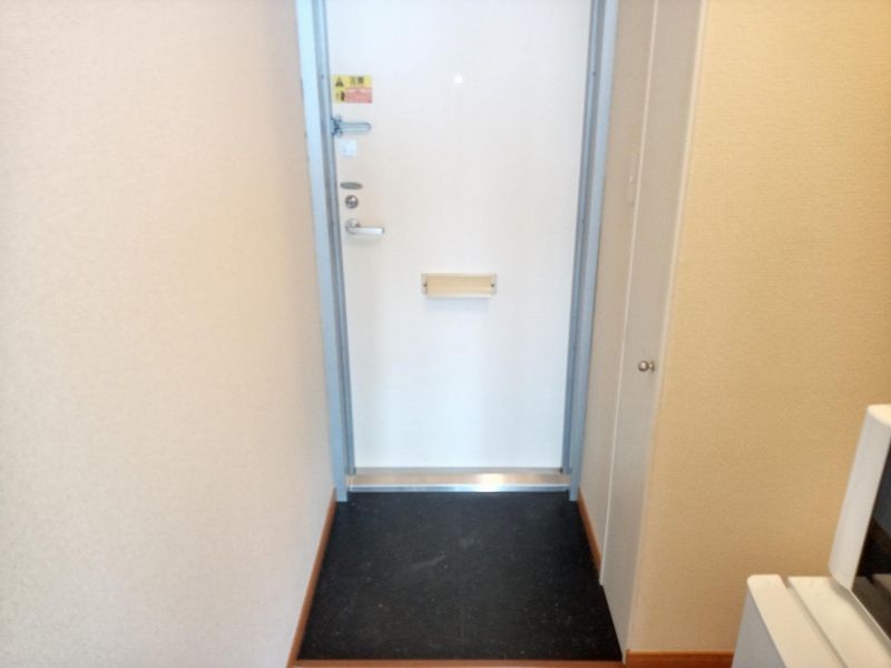 レオパレス忠雅Ⅲ 玄関