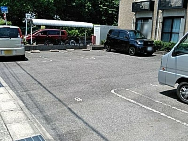 レオパレス吉岡 駐車場