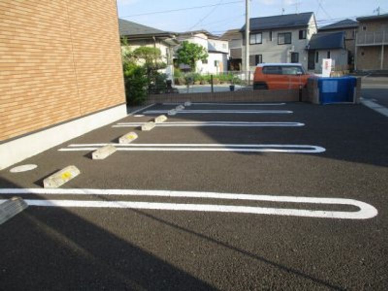 レオネクストモンクーレ 駐車場