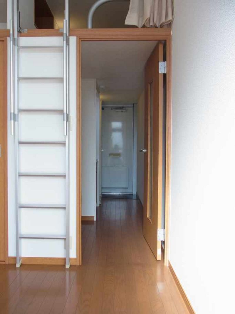 レオパレスアルプホルン 居間