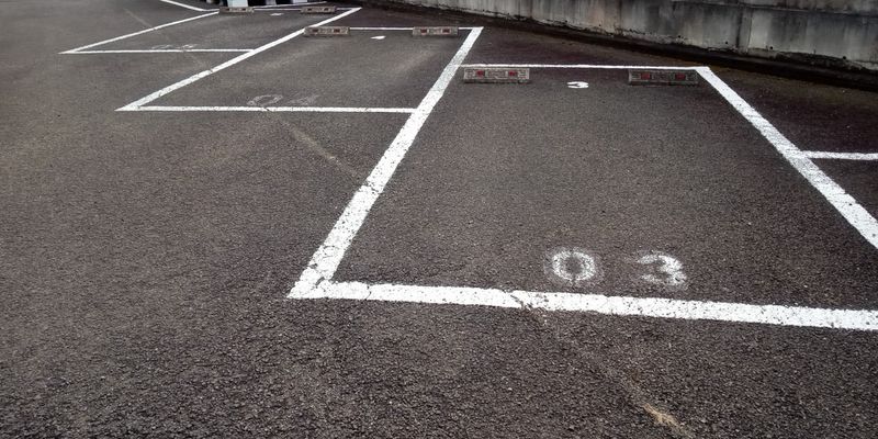 レオパレスあいのはら 駐車場