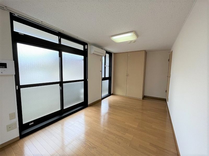 レオパレス中井町２ 居間