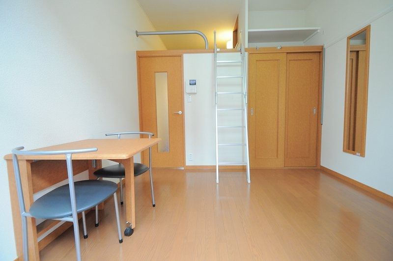 レオパレスシェソワ中通 寝室