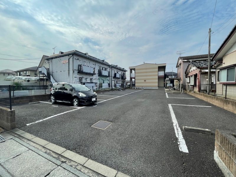 レオパレスレインボーⅡ 駐車場
