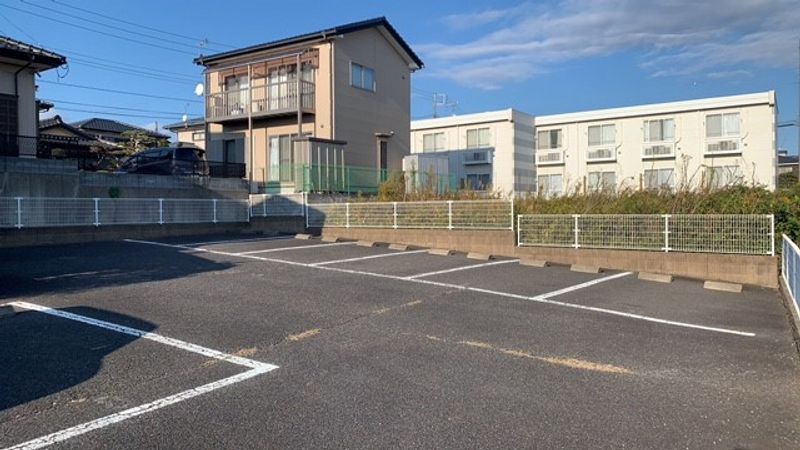 レオパレスＭＩＹＯⅡ 駐車場