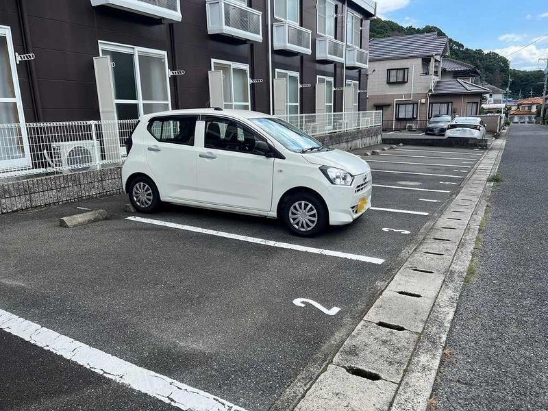 レオパレスアクシス 駐車場