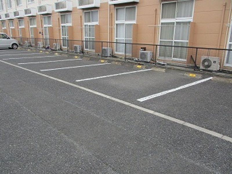 レオパレスサンフラワーⅡ 駐車場