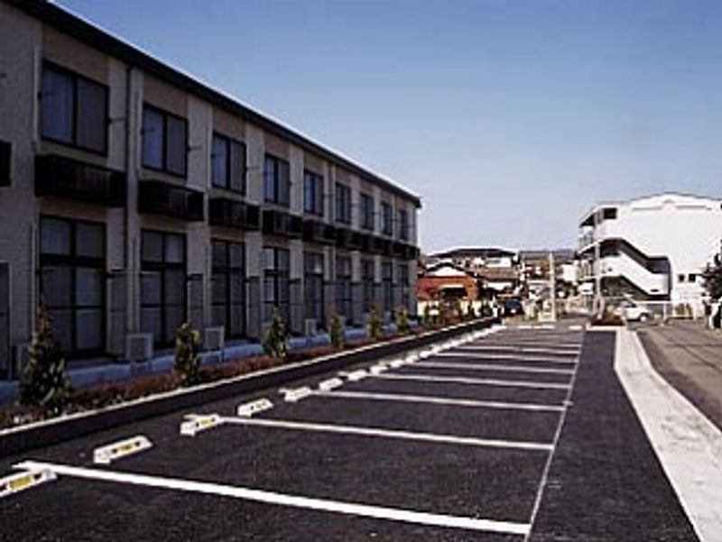 レオパレスパルティ−タ 駐車場