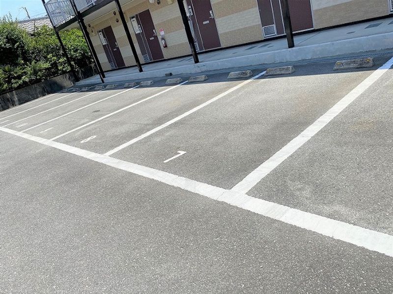 レオパレスさちはな 駐車場