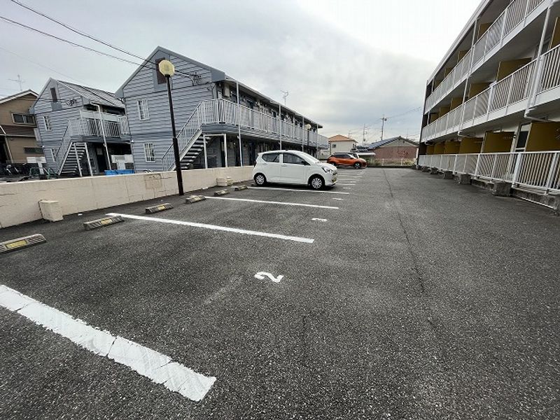 レオパレスプレステージ 駐車場