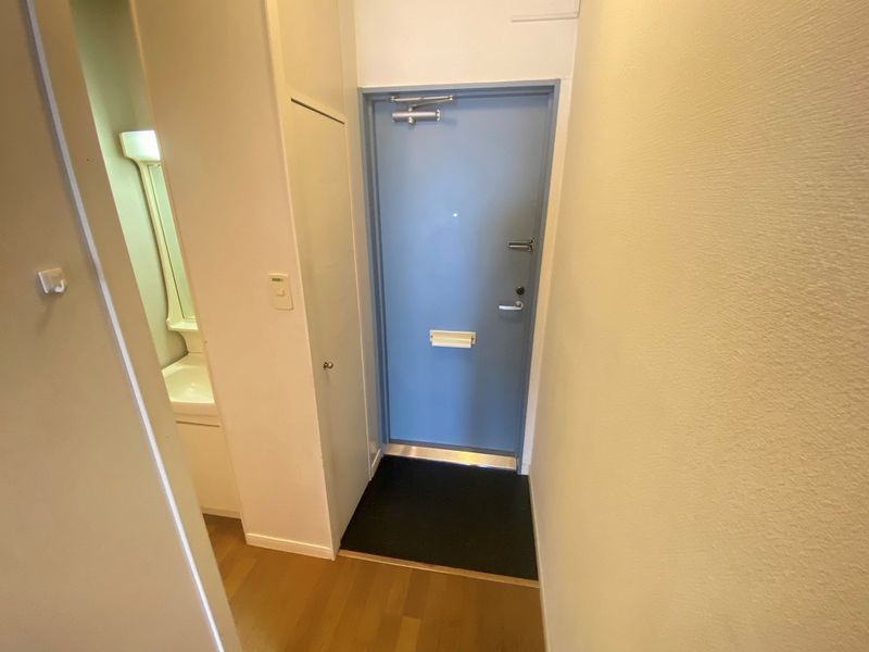 レオパレスリバーパーク 玄関