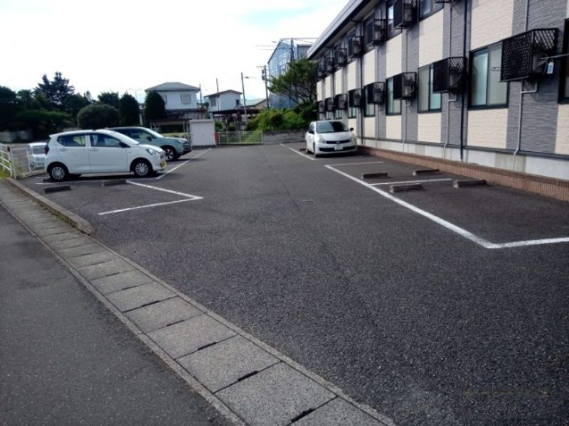 レオパレスＯＣＴ２ 駐車場