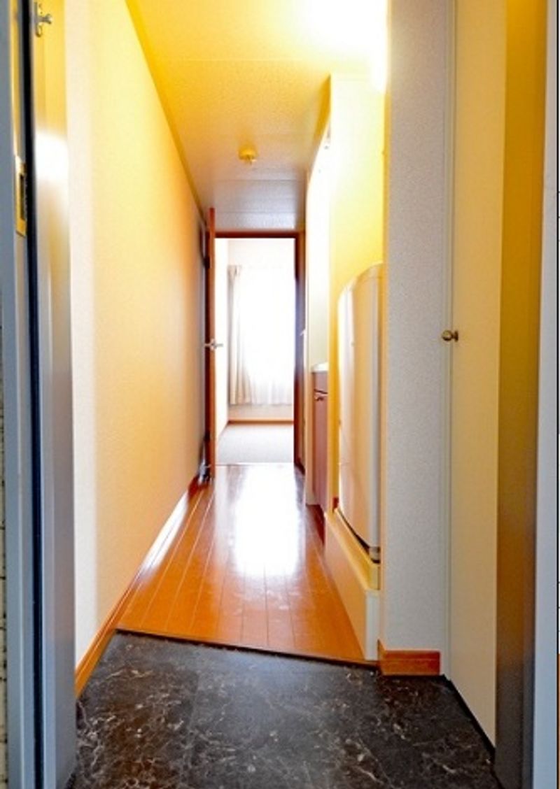 レオパレスエリシオン 玄関