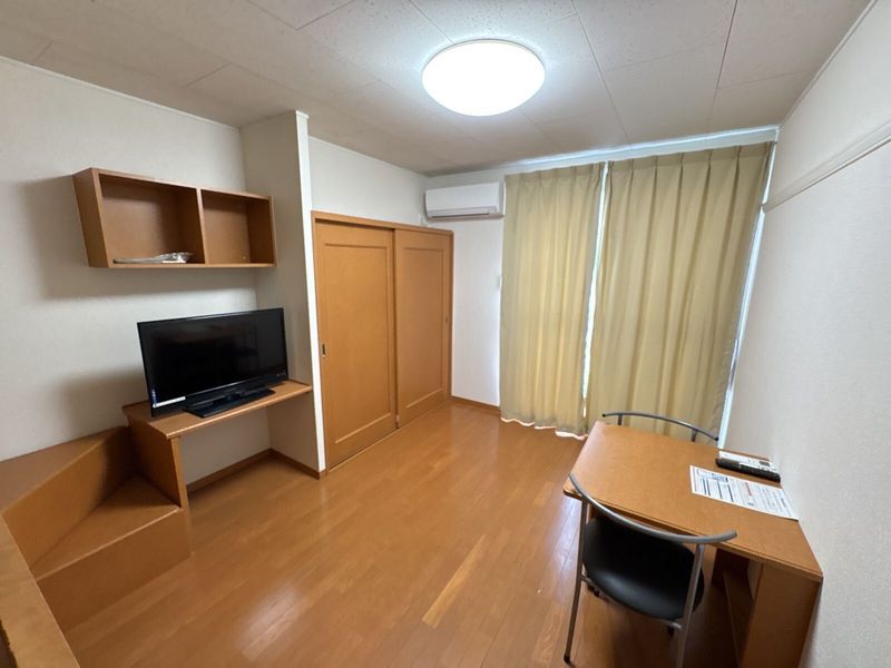 レオパレス東山 居間