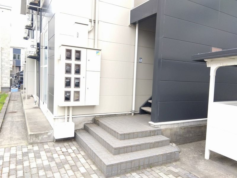 レオパレス一水 エントランス