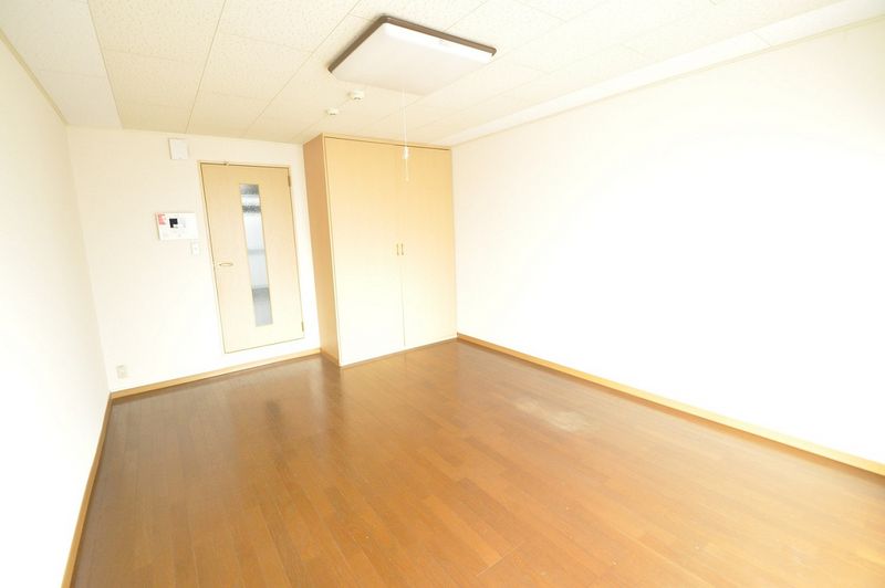 レオパレス藤の木台 居間
