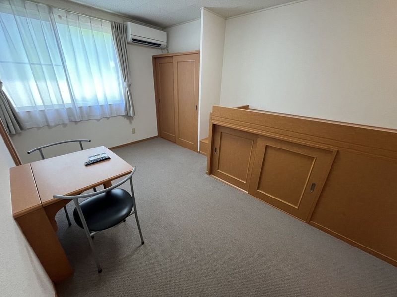 レオパレスグリーンコート　小栗 居間