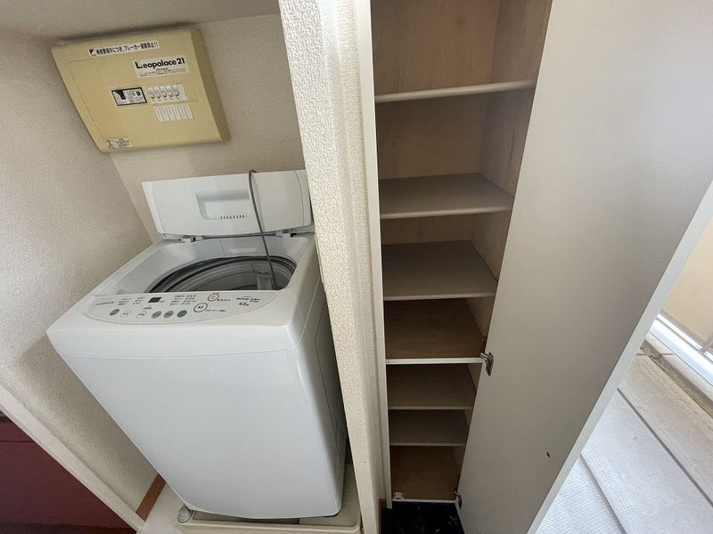 レオパレスコンファース輝 玄関