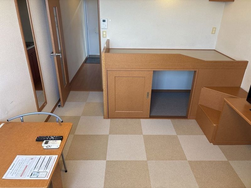 レオパレスロワメゾン 居間