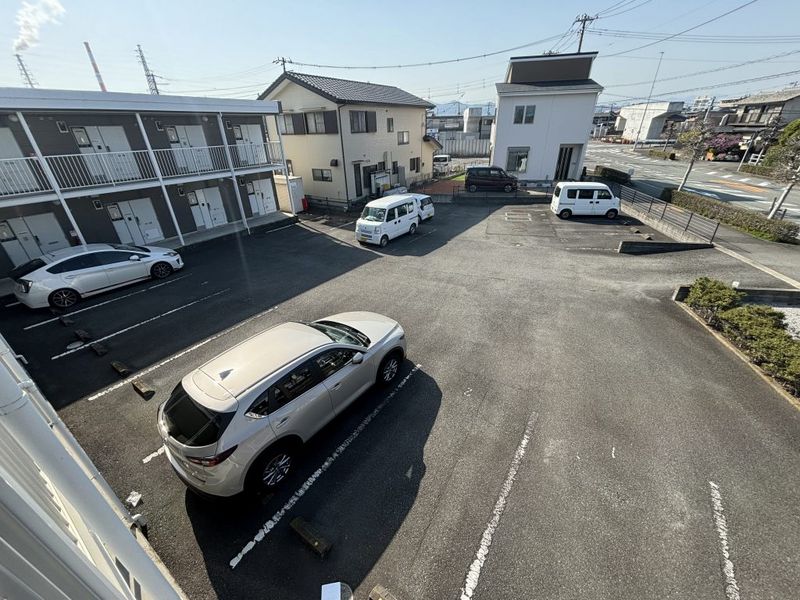 レオパレス潤 駐車場