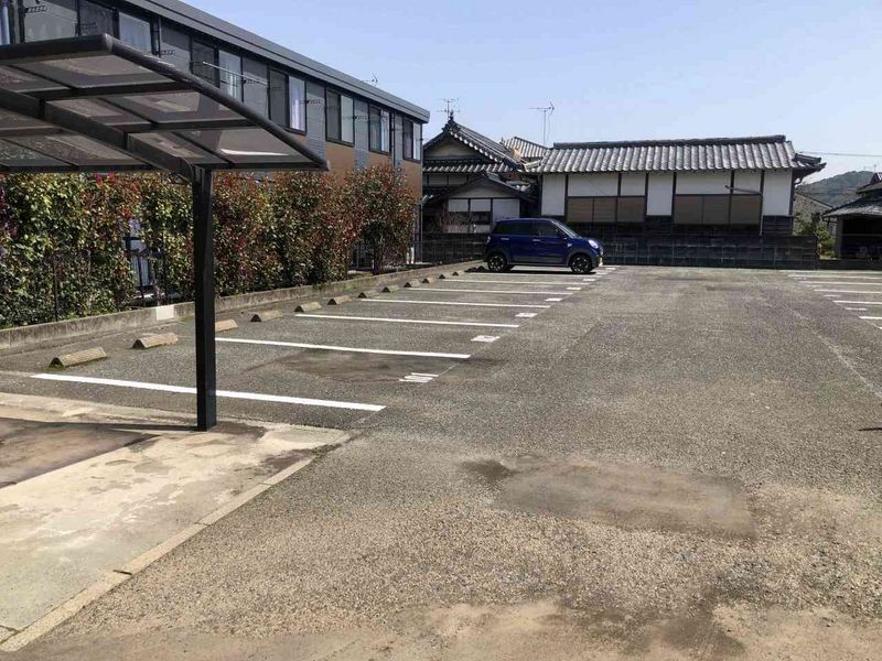 レオパレスママス＆パパス 駐車場