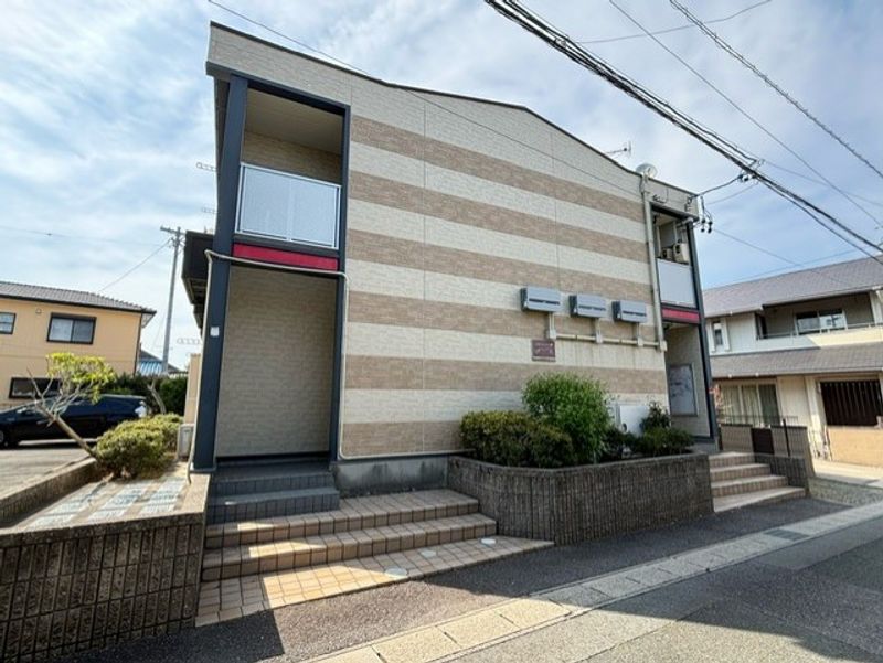 レオパレス彦 エントランス