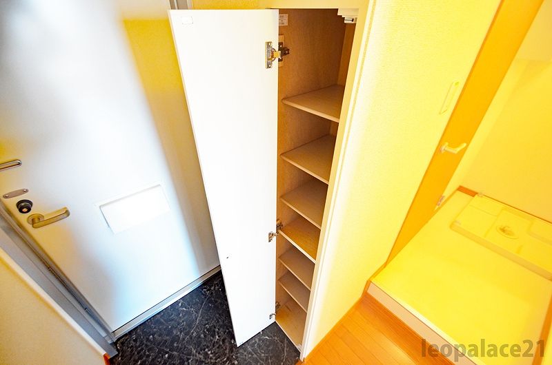 レオパレスＣｏｍｆｏｒｔ那珂 玄関