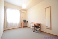 レオパレスドエル三条 居間