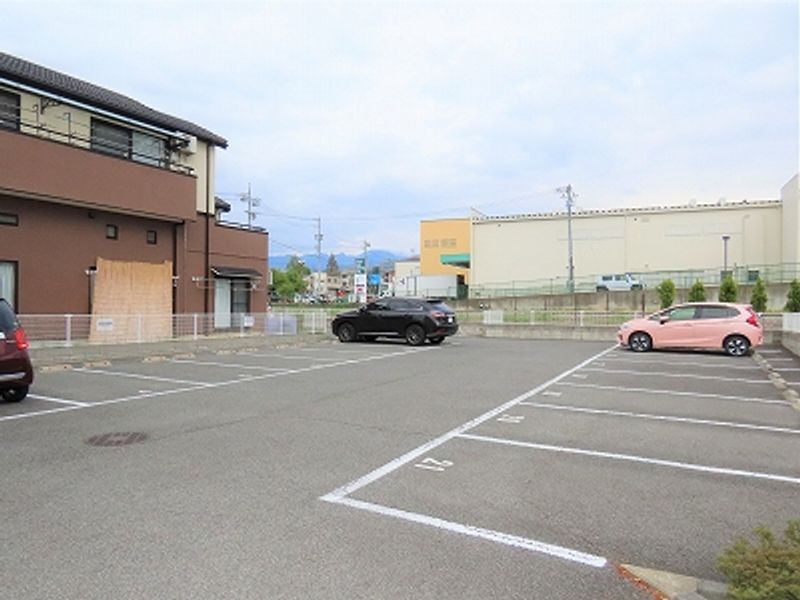 レオパレスグラン　アプリコ 駐車場
