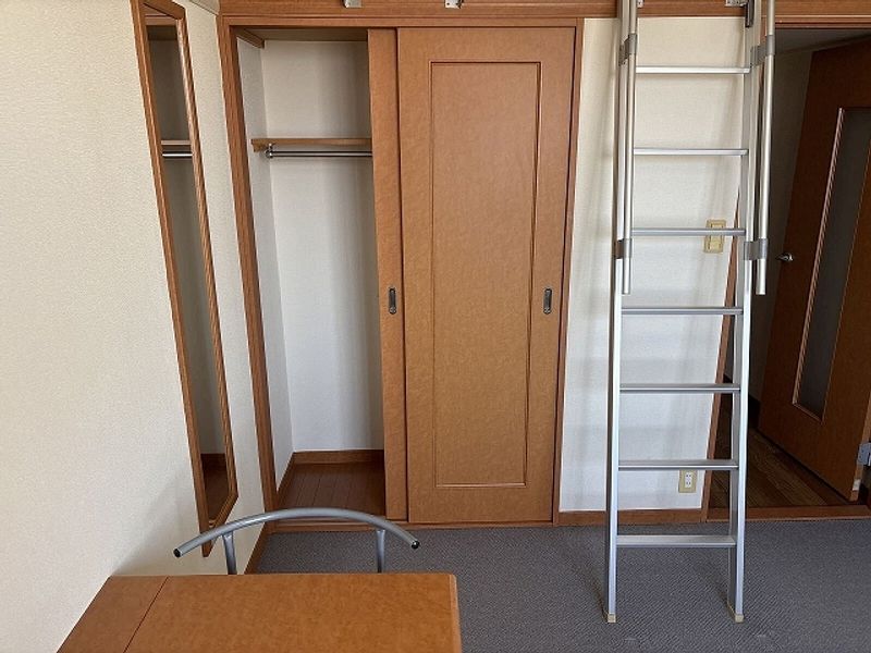 レオパレスアゼリア 収納