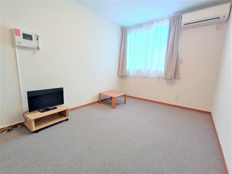 レオパレスフローリッシュⅡ 居間