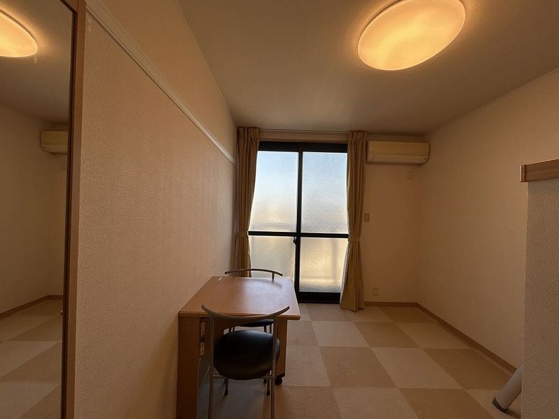 レオパレスリバーヴィレッジＭ 居間