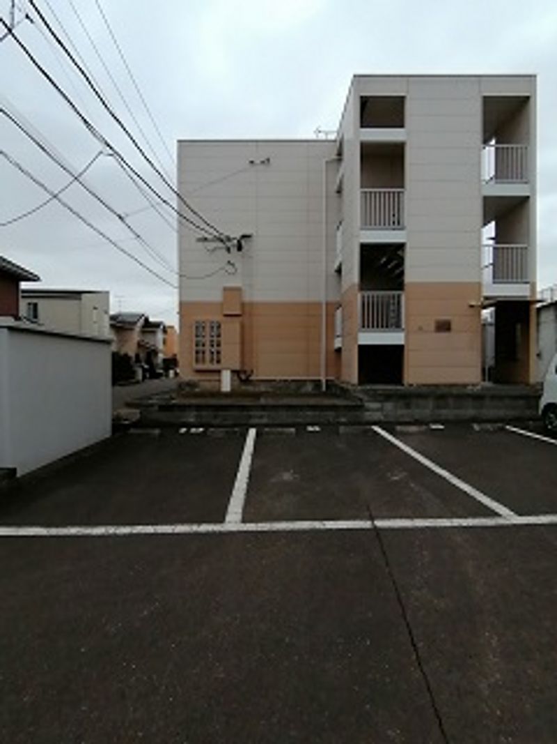 レオパレスアベニュー 駐車場
