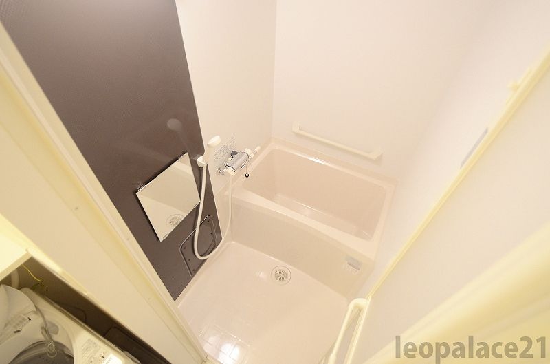 LEONEXT Maple Court Bathroom