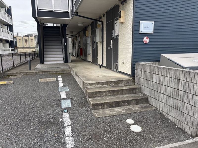 レオパレスあいりす エントランス