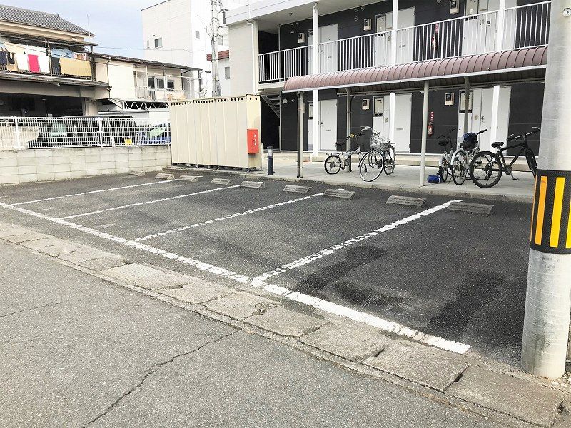 レオパレス伊勢 駐車場