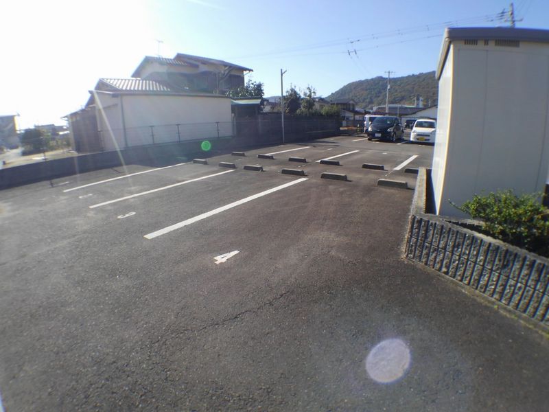 レオパレスＨＡＺＥ 駐車場