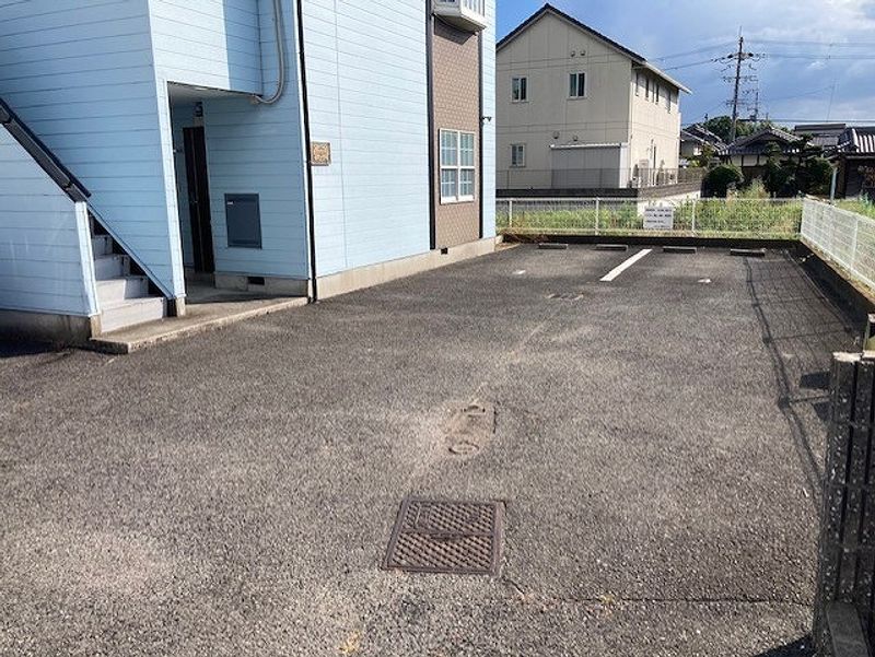 レオパレス東大路ハシモト 駐車場