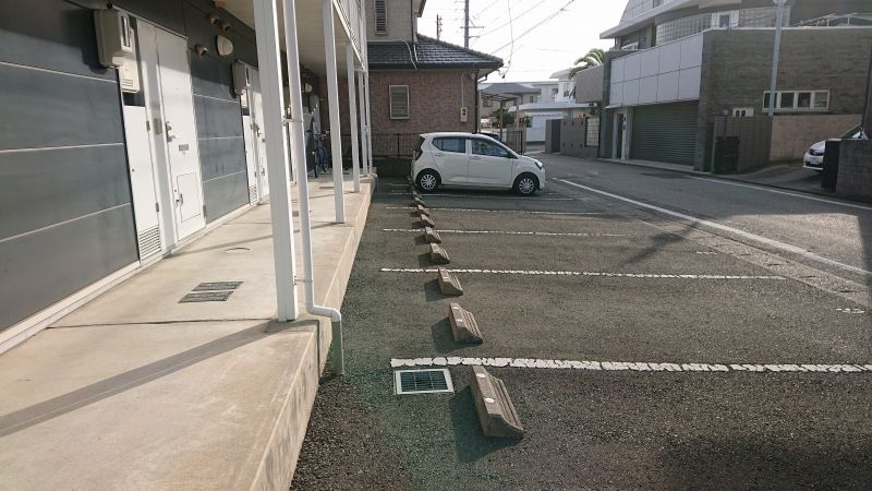 レオパレスシャルマン 駐車場