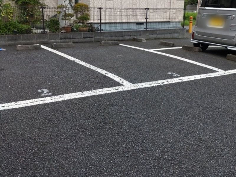 レオパレスフォンターナ 駐車場